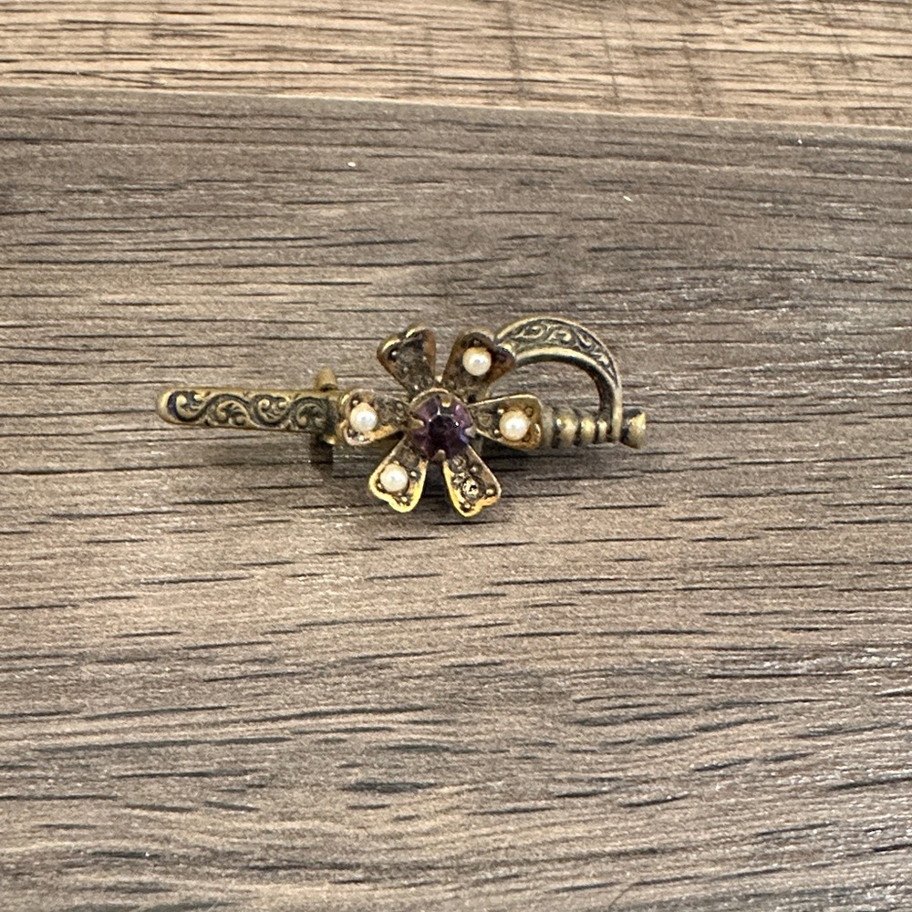 Vintage Sword Purple Stone & Pearls Gold-tone Brooch / Lapel Pin